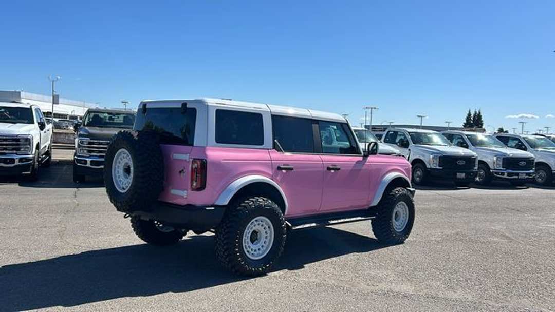 2026 Ford Bronco Outer Banks - Image 3