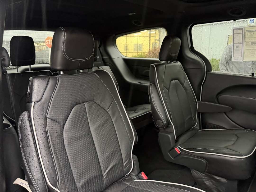 2026 Chrysler Pacifica Limited - Image 30