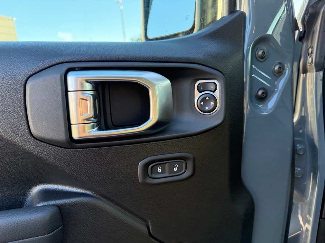 2026 Jeep Wrangler Rubicon - Image 12