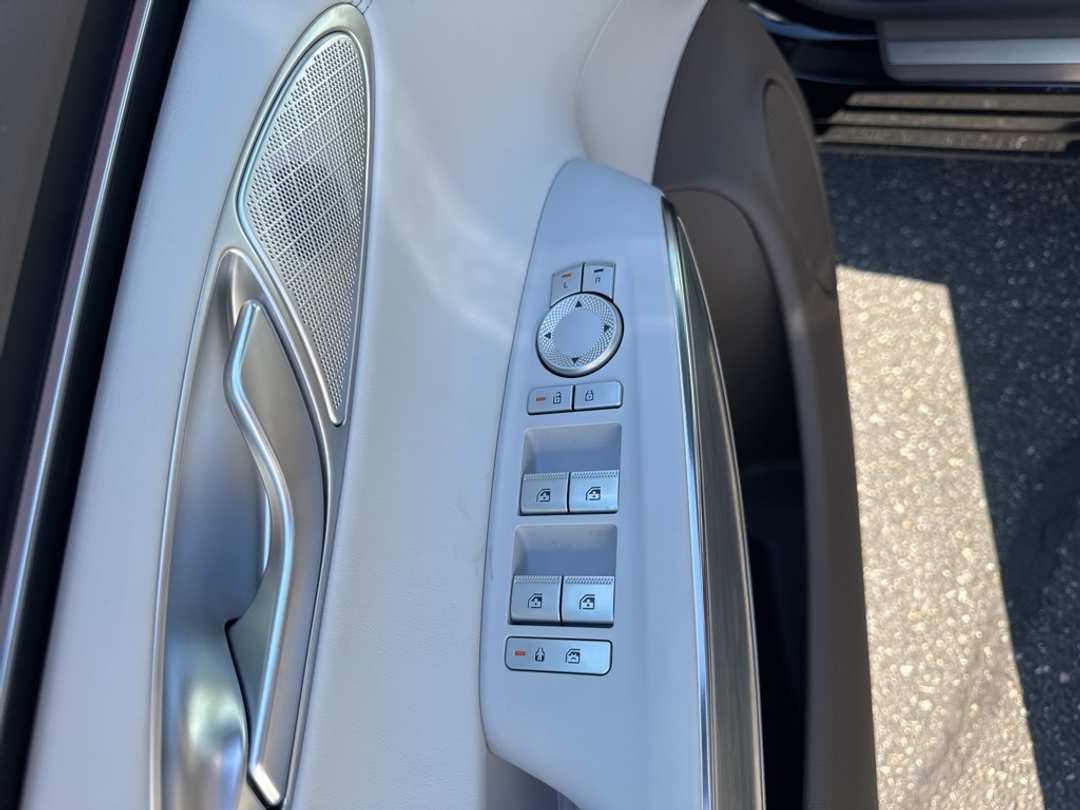 2026 Genesis Electrified Gv70 - Image 17