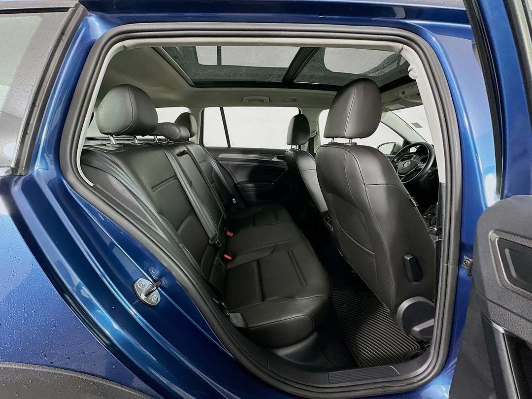 2017 Volkswagen Golf Alltrack TSI S - Image 29