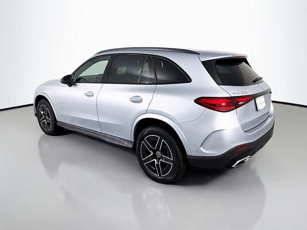 2026 Mercedes-Benz GLC GLC 300 - Image 3