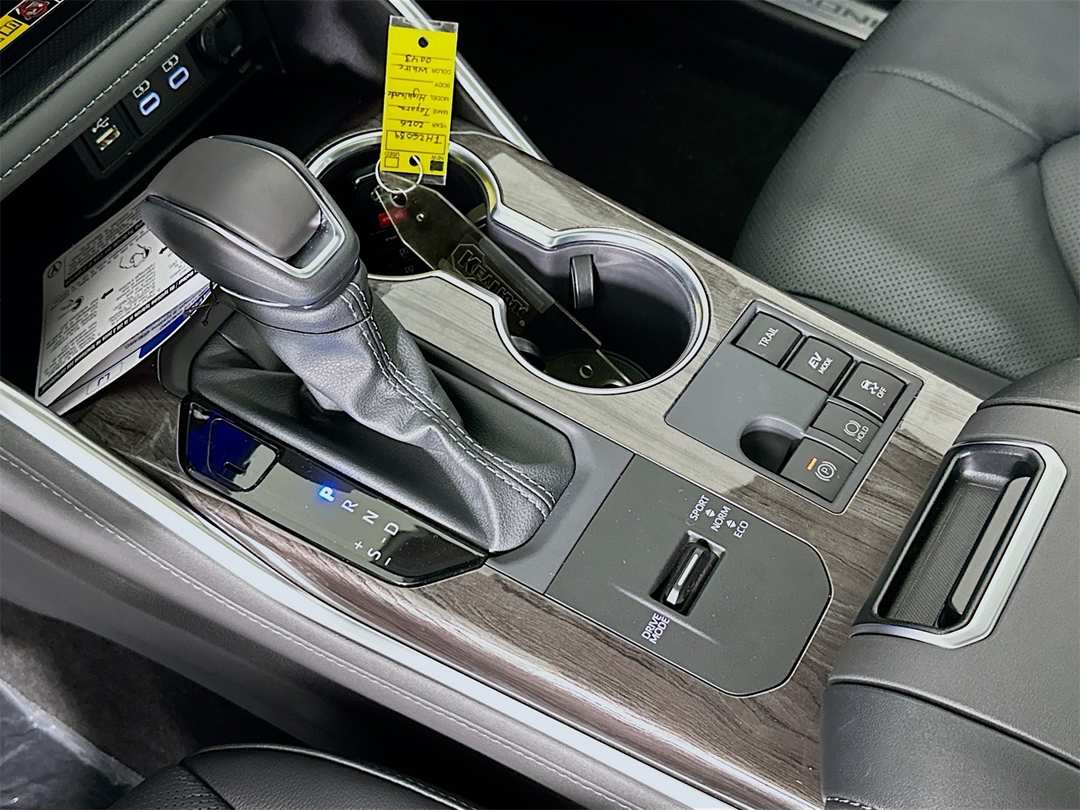 2026 Toyota Highlander Limited - Image 17