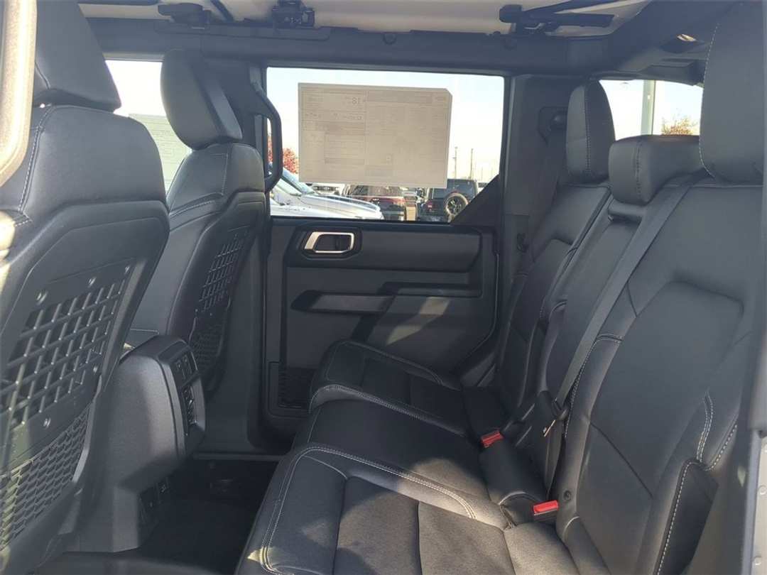 2025 Ford Bronco Badlands - Image 22