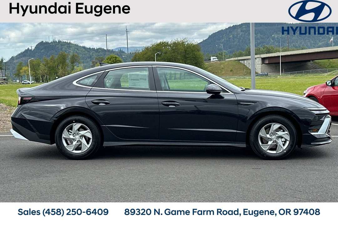 2025 Hyundai Sonata SE - Image 3