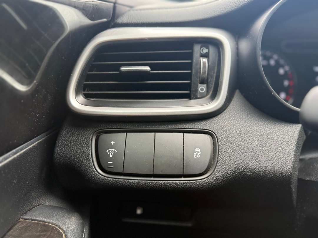 2017 Kia Sorento LX - Image 26