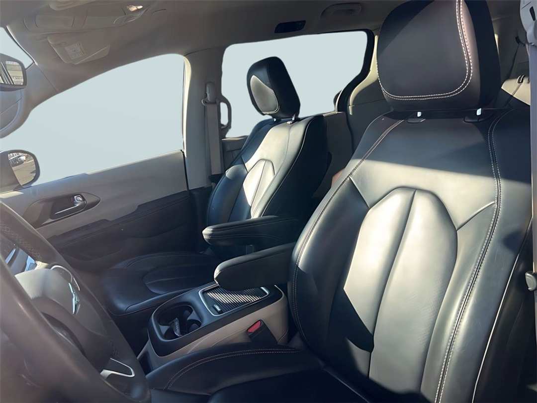 2023 Chrysler Pacifica Touring L - Image 9