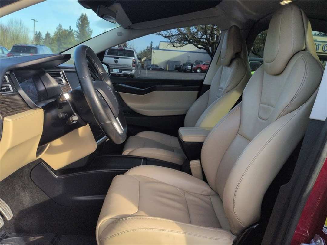 2016 Tesla Model X 90D - Image 13