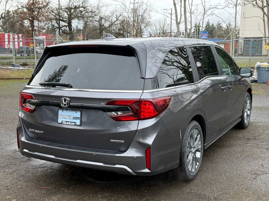 2026 Honda Odyssey Touring - Image 8