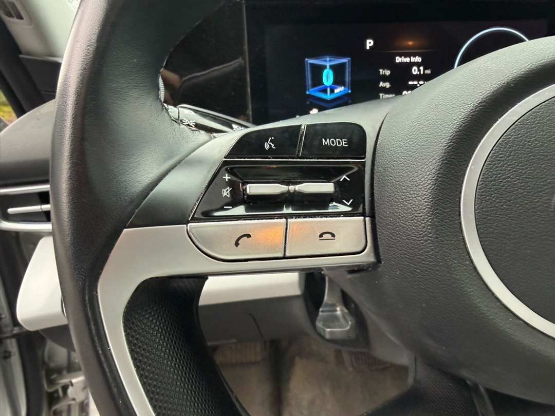 2021 Hyundai Elantra Limited - Image 11