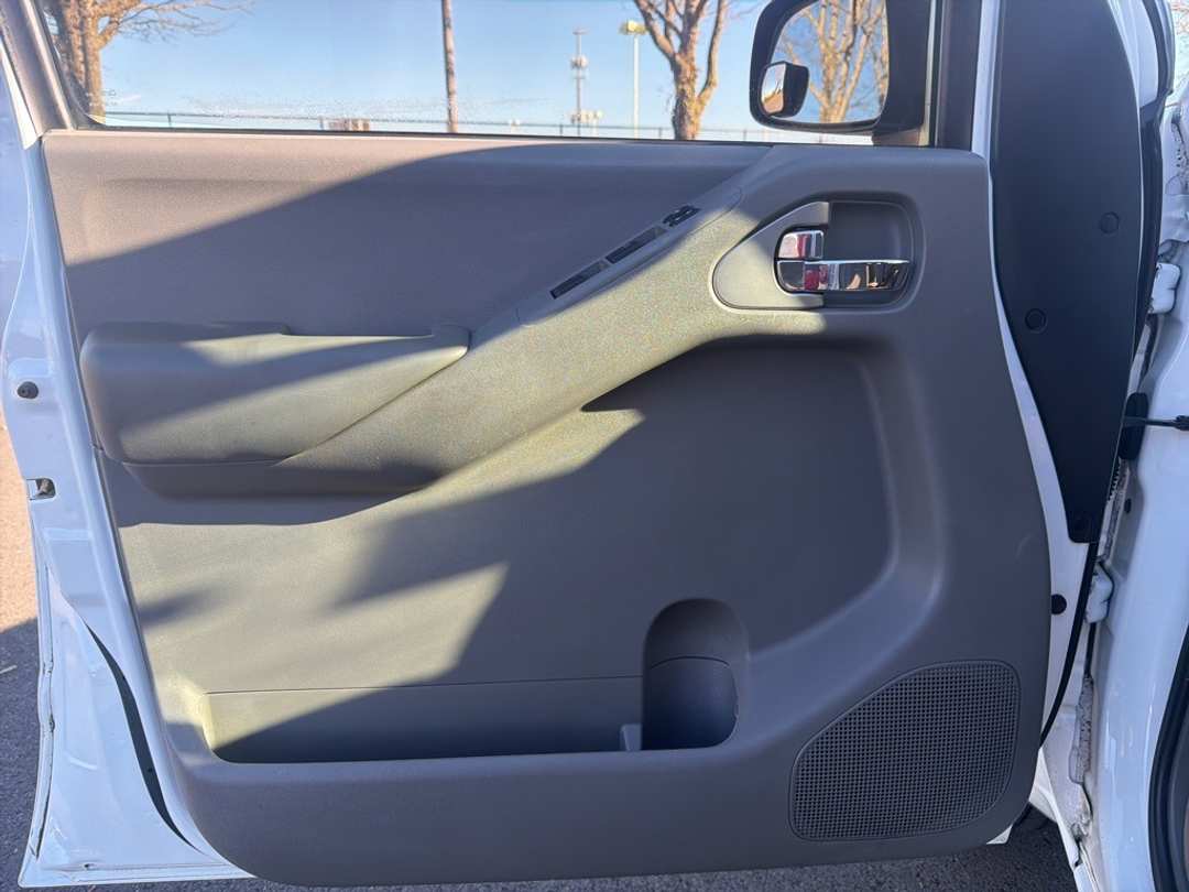 2013 Nissan Frontier SV - Image 12