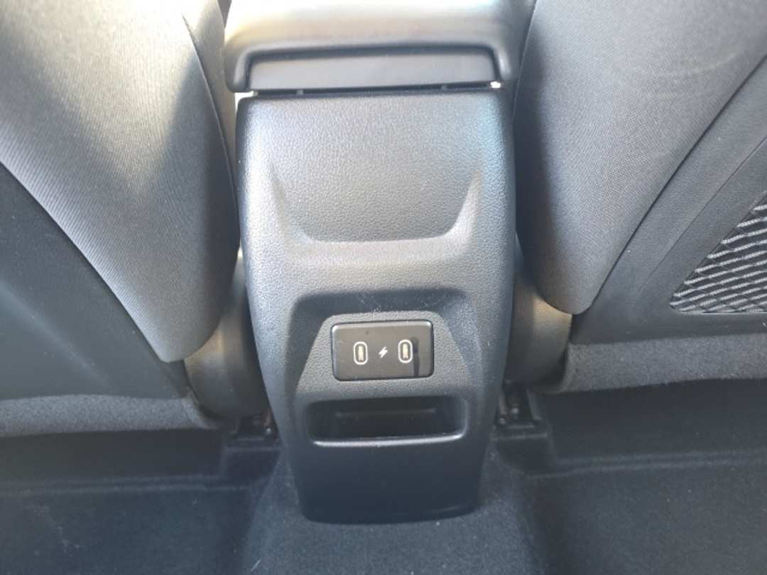 2025 Hyundai Venue SEL - Image 28