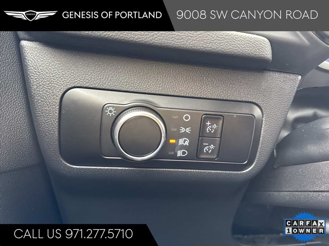 2025 Ford Escape STLine - Image 30