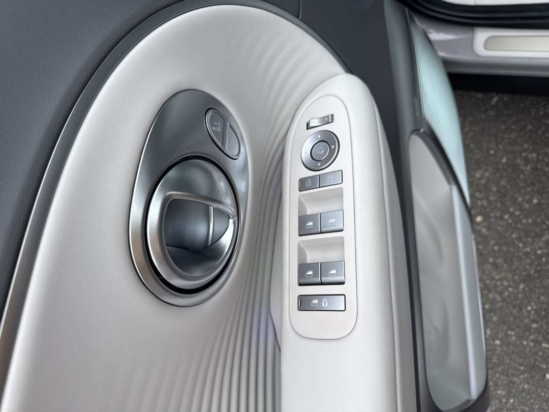 2026 Hyundai Ioniq 9 Performance Limited - Image 17