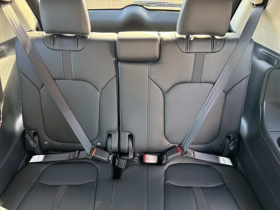 2025 Honda Pilot Touring - Image 15