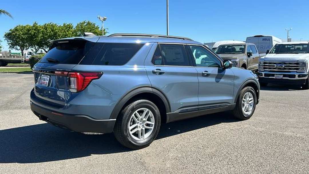 2026 Ford Explorer Active - Image 3