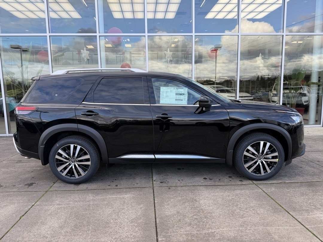 2025 Nissan Pathfinder Platinum - Image 8