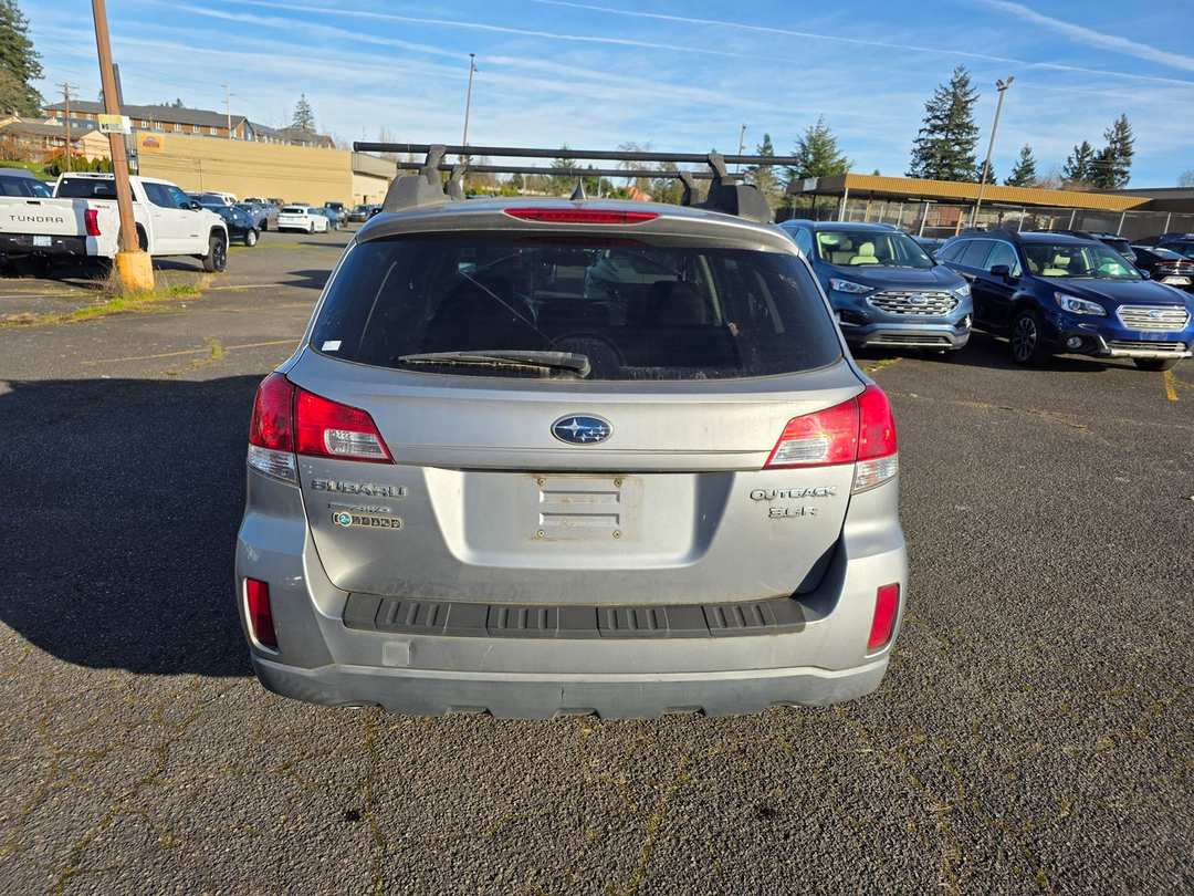 2011 Subaru Outback 3.6R - Image 6