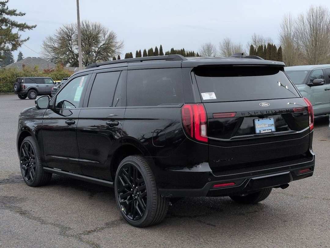 2026 Ford Expedition Platinum - Image 3