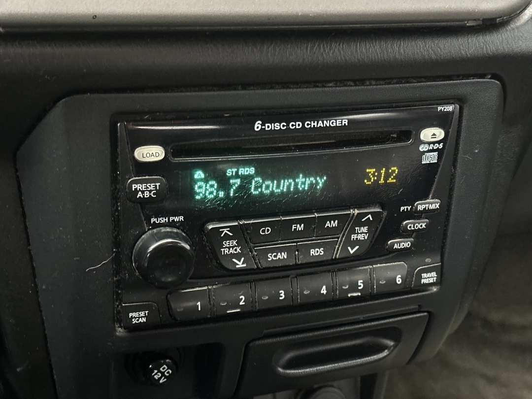 2001 Nissan Frontier SE - Image 16