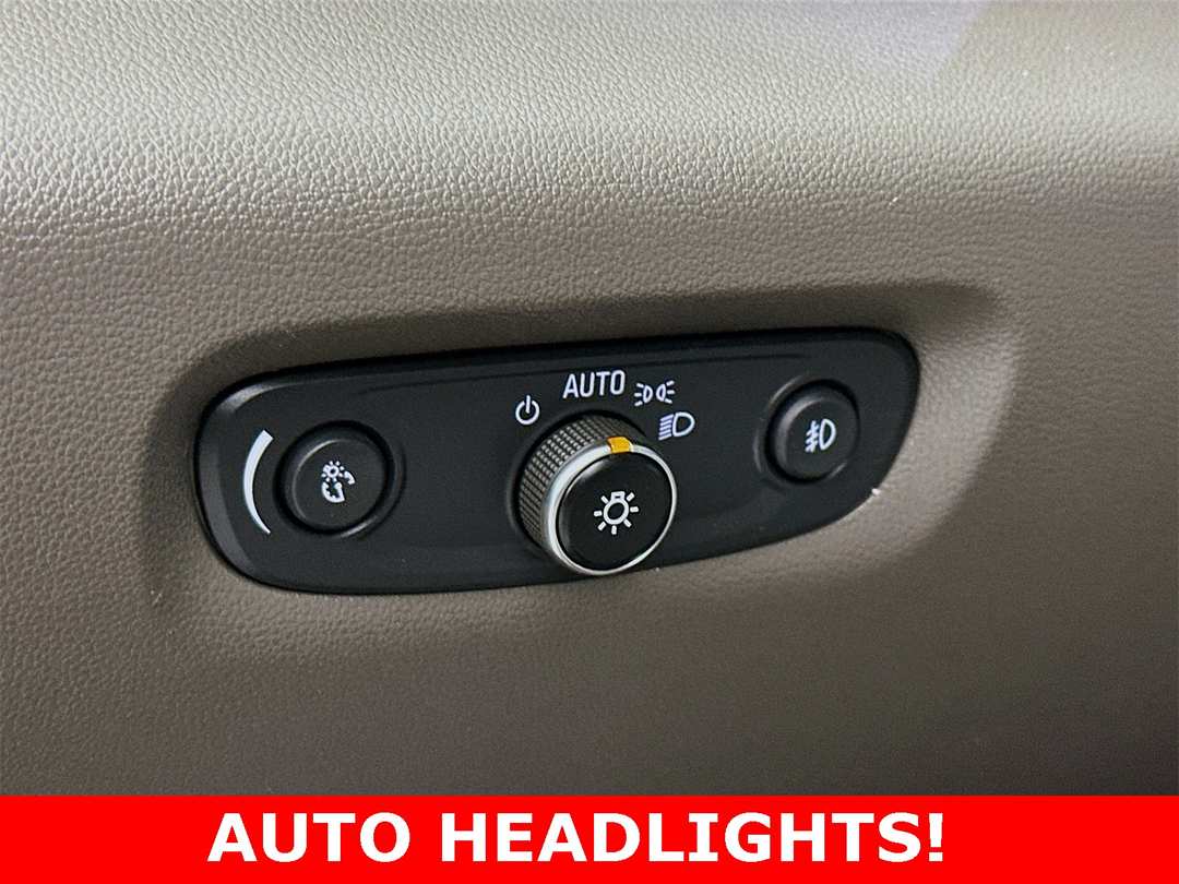 2021 Chevrolet Traverse LT - Image 29