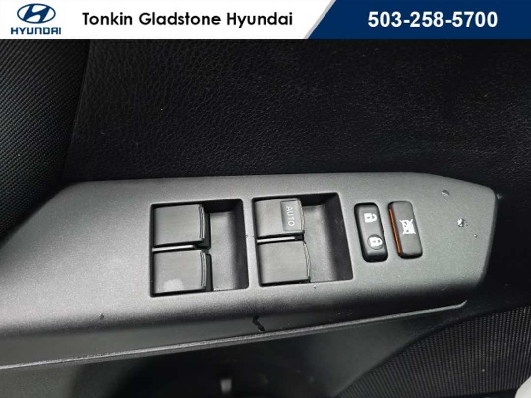 2017 Toyota Rav4 LE - Image 10