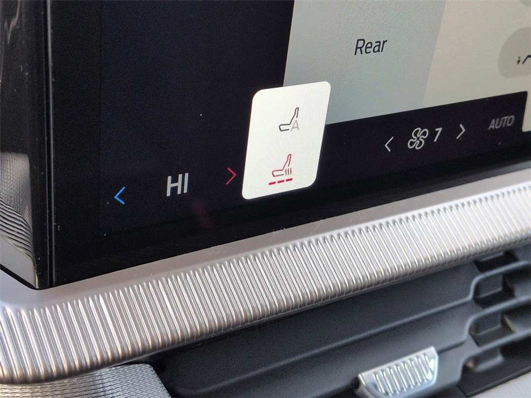 2026 Ford Explorer Active - Image 21