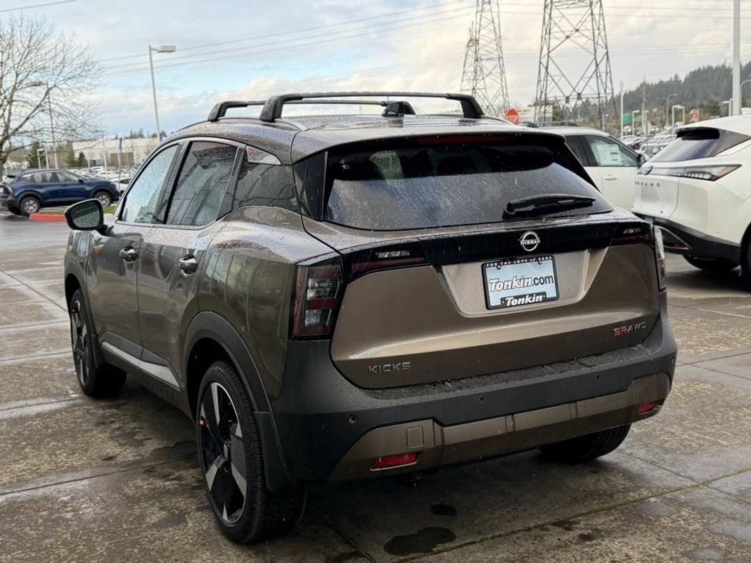 2026 Nissan Kicks SR - Image 5