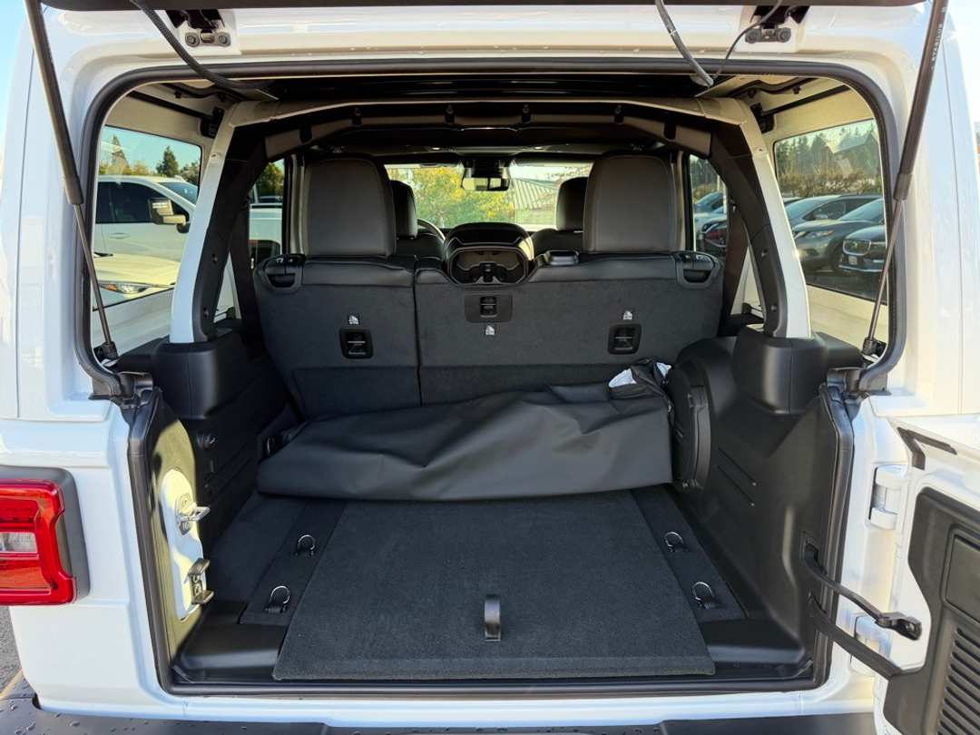 2026 Jeep Wrangler Sahara - Image 11