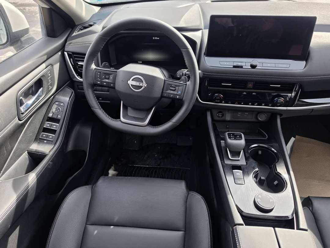 2025 Nissan Rogue SL - Image 3