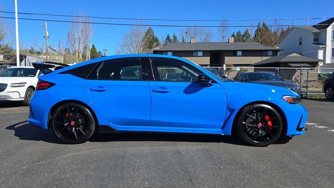 2025 Honda Civic Type R - Image 2