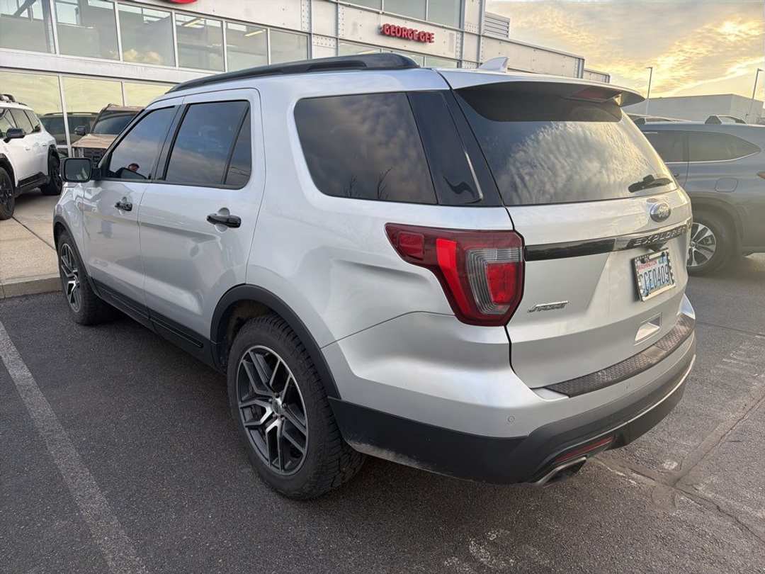 2017 Ford Explorer Sport - Image 2