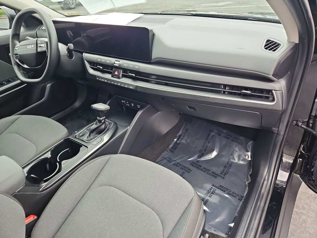 2025 Kia K4 LXS - Image 29