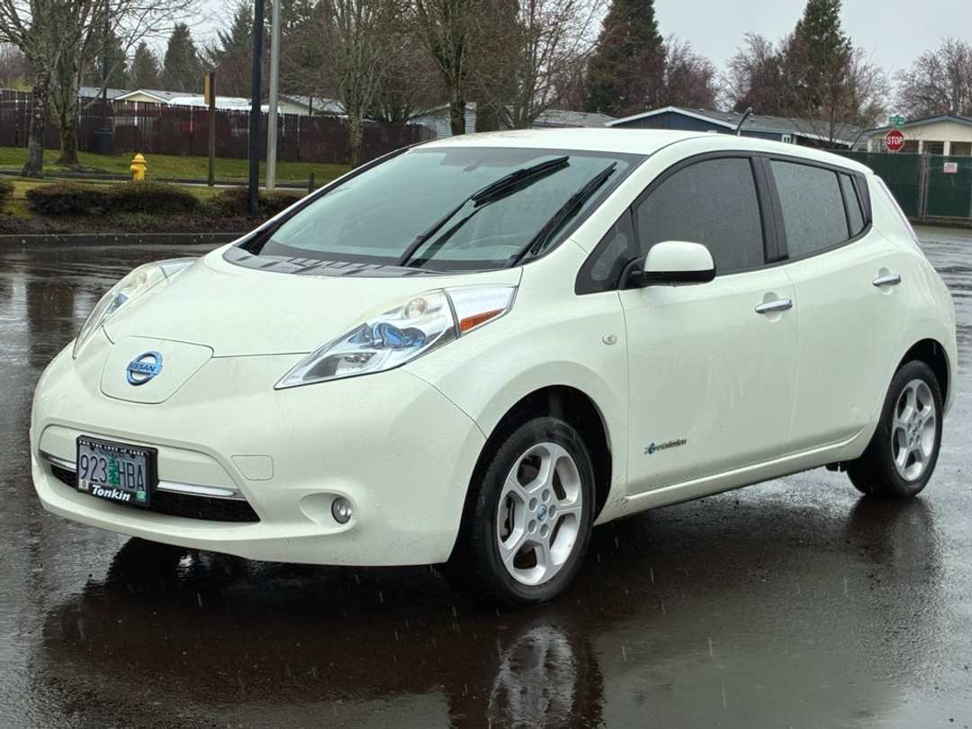 2011 Nissan LEAF SL - Image 3