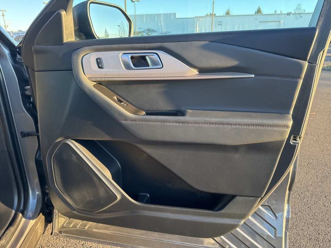 2025 Ford Explorer Active - Image 30