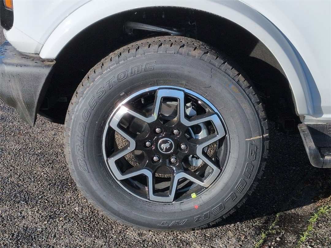 2025 Ford Bronco Outer Banks - Image 30