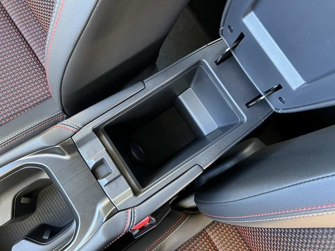 2026 Nissan Kicks SR - Image 23