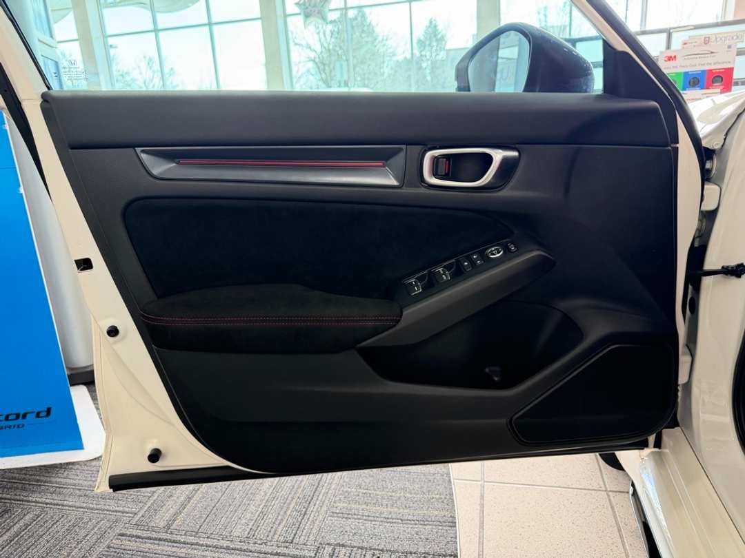 2024 Honda Civic Type R - Image 10