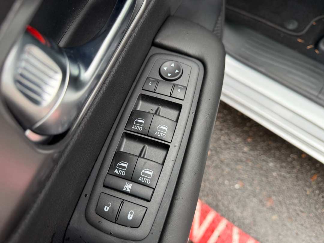 2026 Chrysler Pacifica Select - Image 13