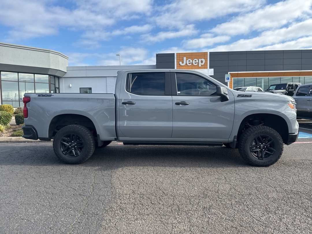 2024 Chevrolet Silverado 1500 Custom Trail Boss - Image 8