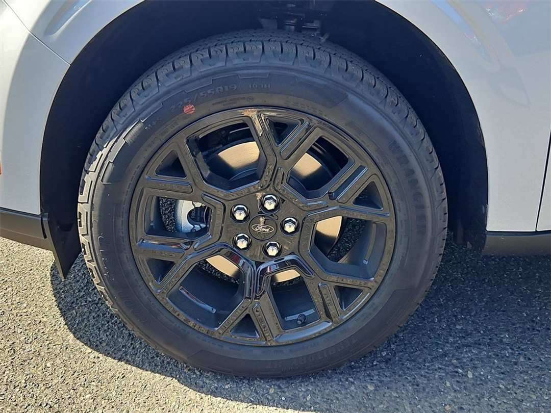 2025 Ford Maverick XLT - Image 32