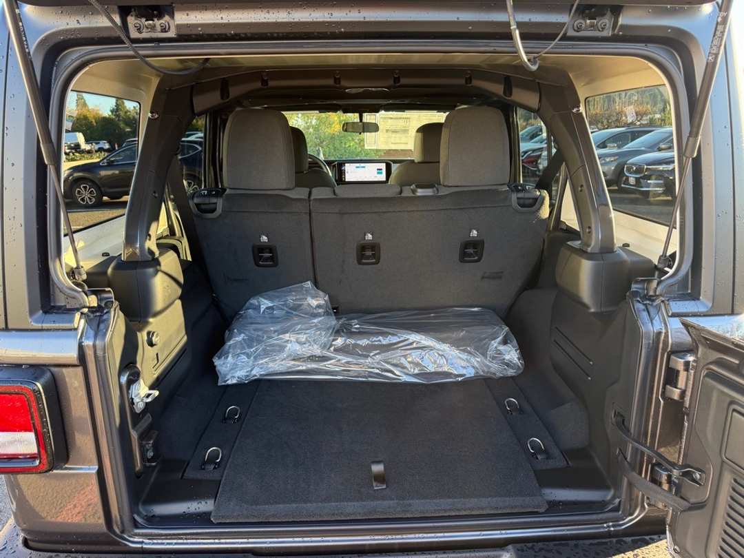 2026 Jeep Wrangler Sport - Image 9