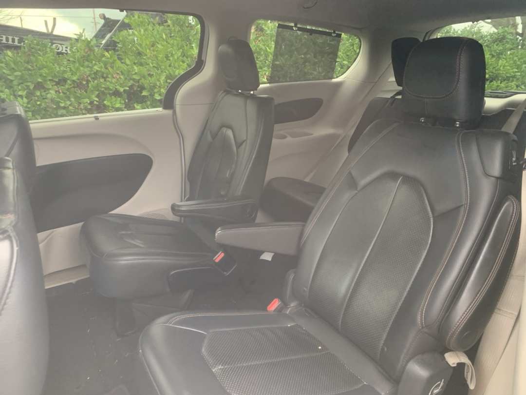 2018 Chrysler Pacifica Touring L - Image 11