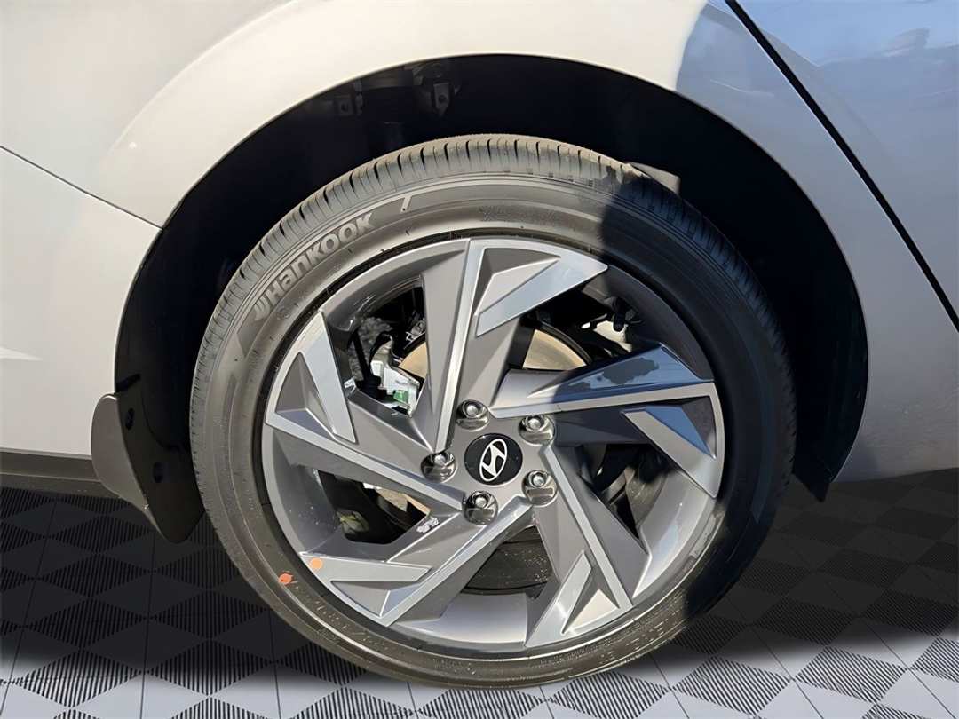 2026 Hyundai Elantra Limited - Image 9