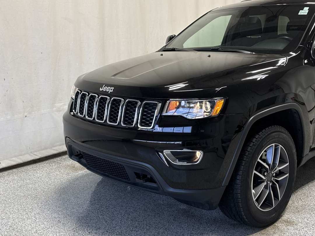 2021 Jeep Grand Cherokee Laredo - Image 3