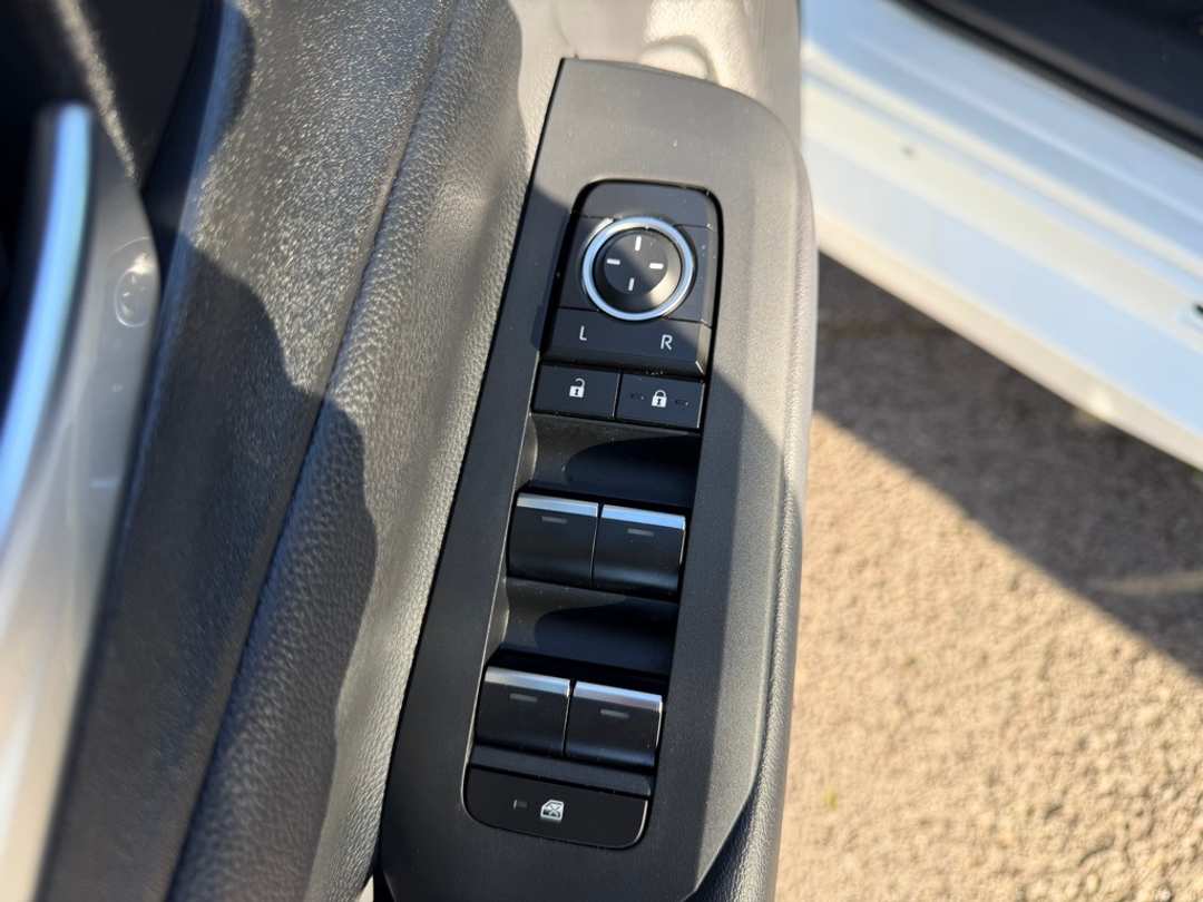 2024 Toyota Prius Prime XSE - Image 13