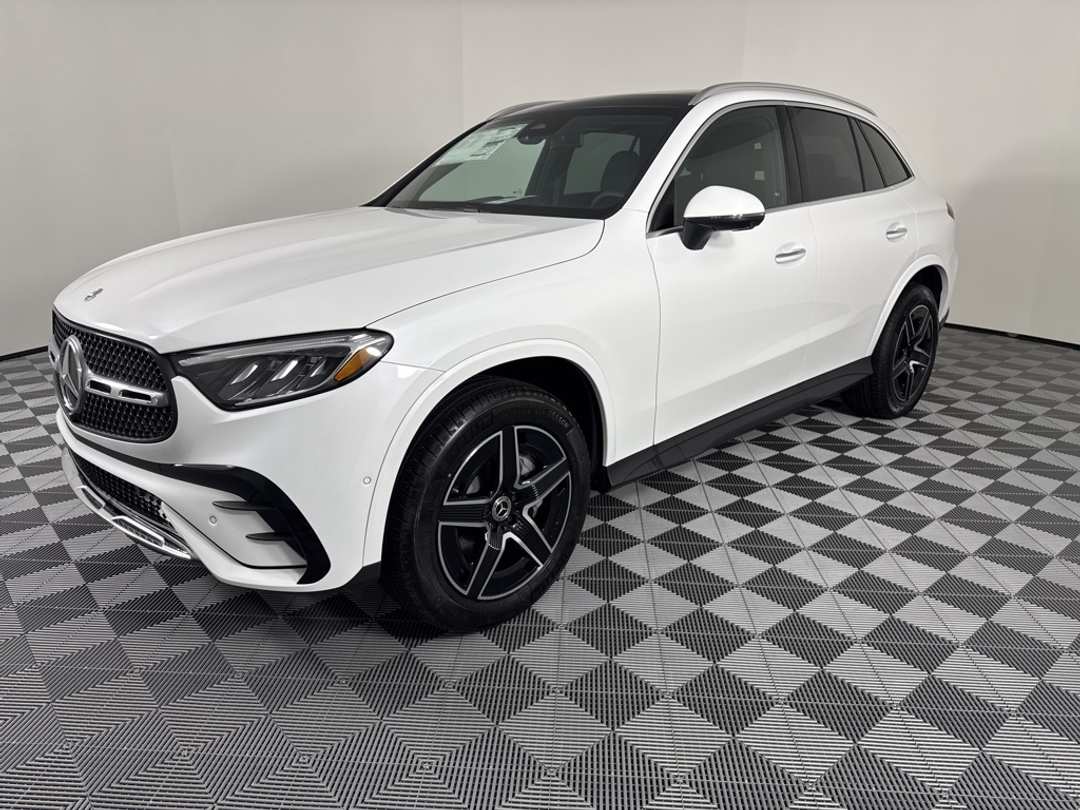 2026 Mercedes-Benz GLC 300 - Image 3