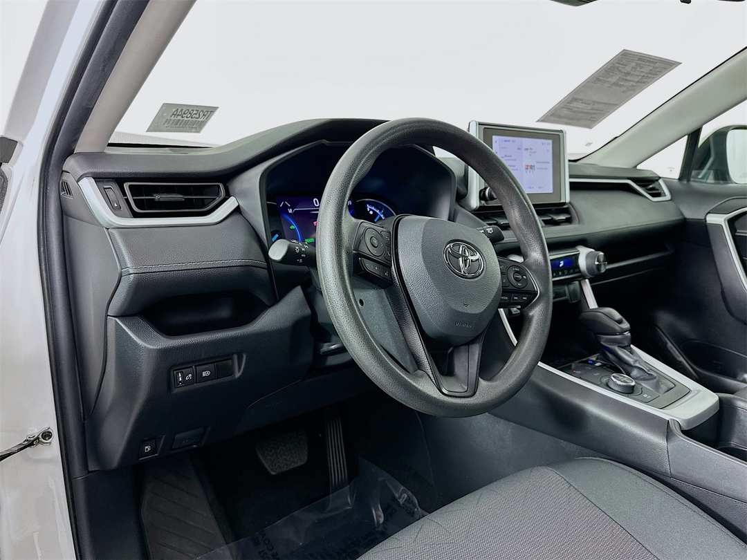 2024 Toyota Rav4 XLE - Image 9
