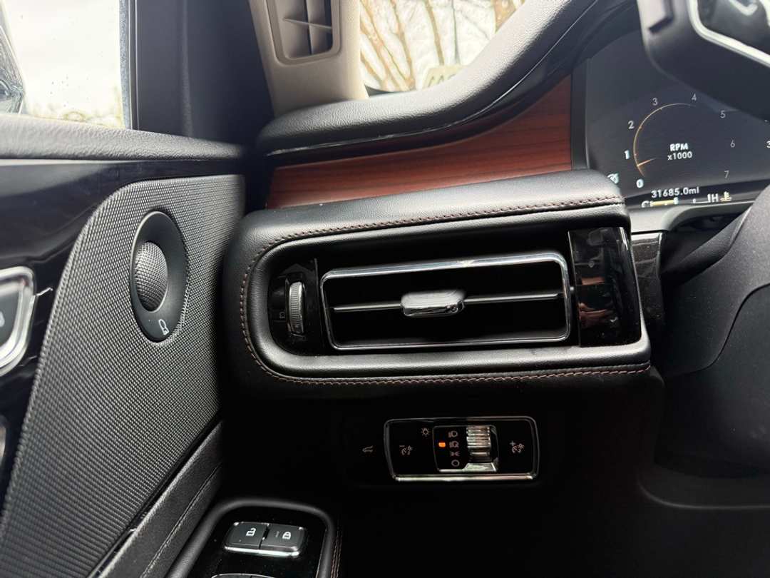 2023 Lincoln Aviator Reserve - Image 30