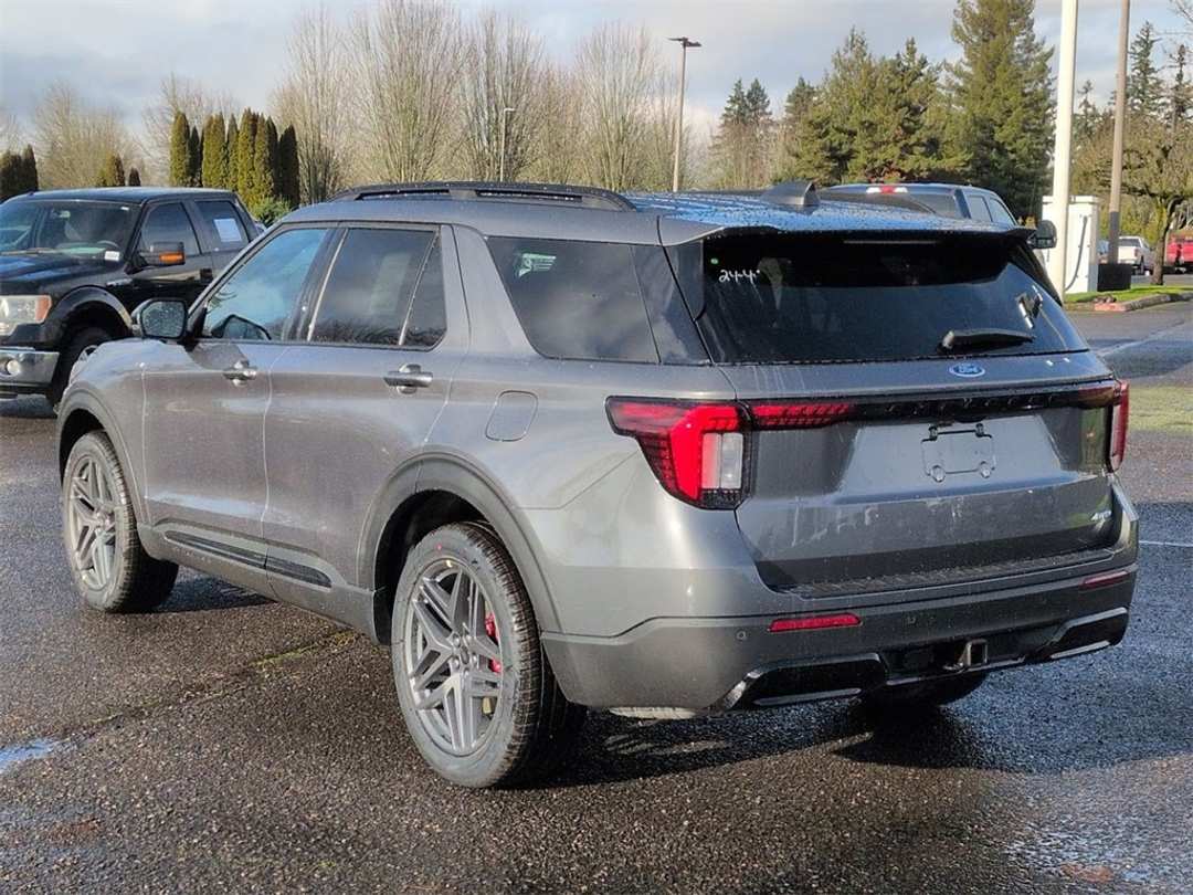 2026 Ford Explorer STLine - Image 3